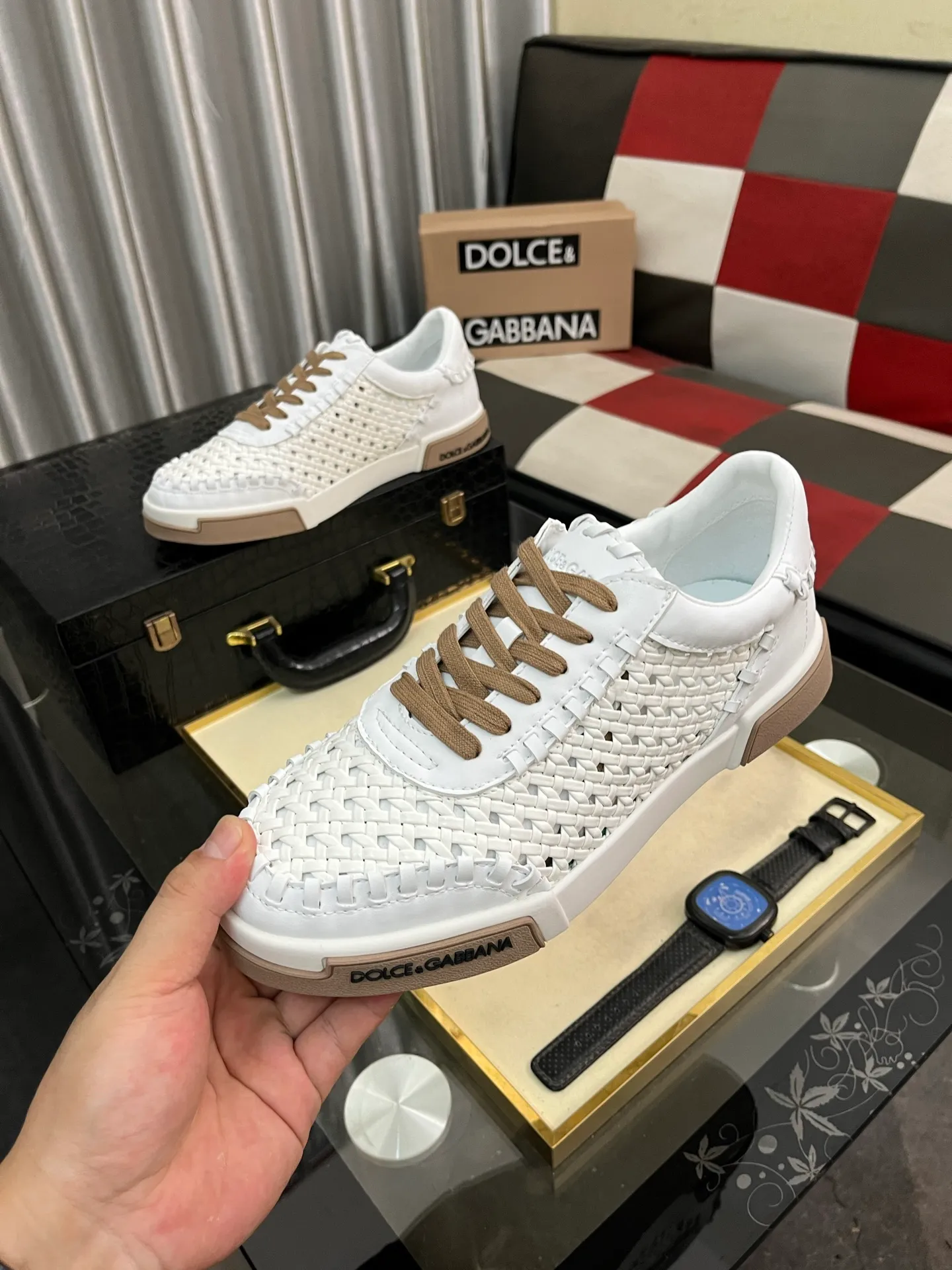 Men's shoes 💰458⌚️⌚️DG's latest popular casual shoes 🔥🔥, the tongue has the brand's iconic details, and the combination of silk cowhide and cow suede enhances the style. Fashionable and versatile, it can complement any look. Create an exquisite design with unique dynamic vitality and modern atmosphere, showing modern elegance. Size: 38-463️⃣Colors available